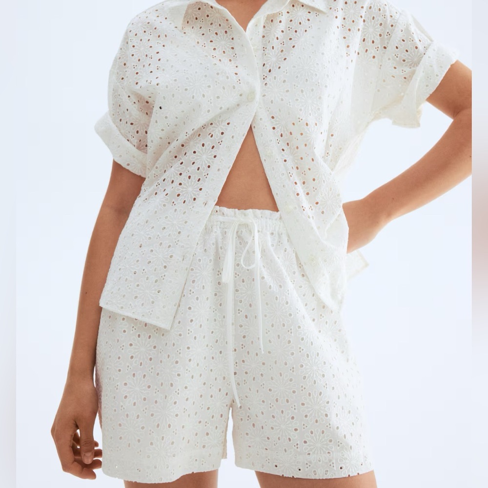 *NWT* H&M Eyelet Embroidered Shorts